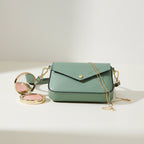 Borzatta Mini – vue de face – mini sac bandoulière cuir pleine fleur vert menthe – chaîne dorée amovible – Lunéa Made in Italy