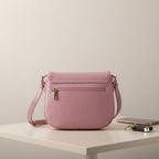 Sac bandoulière en cuir véritable rose antique, avec anse amovible, boucle métallique dorée brillante et format 26 × 20 × 10 cm