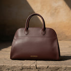 Grand sac Frida en cuir pleine fleur, silhouette structurée et spacieuse, fabriqué en Italie avec finitions artisanales.